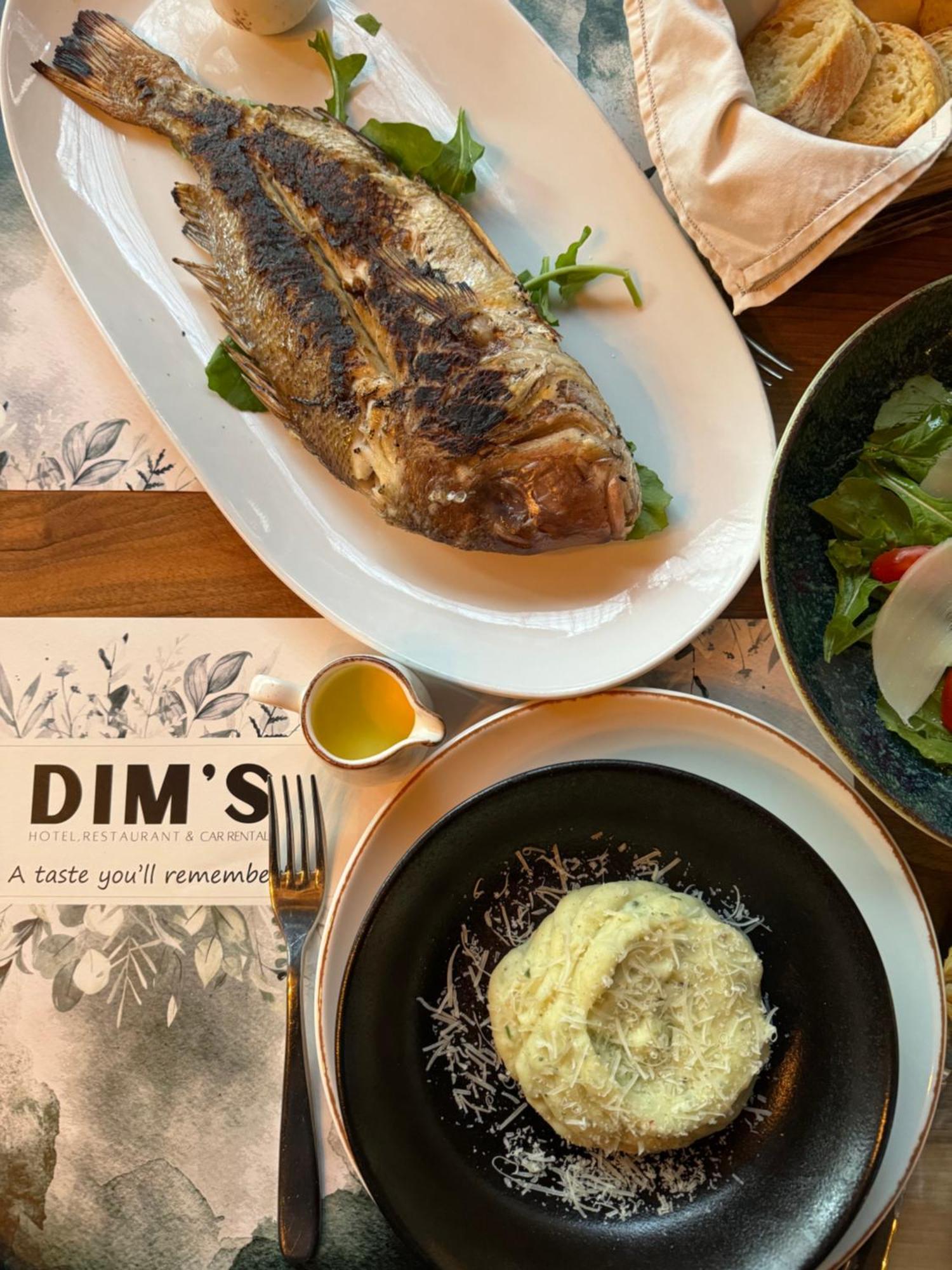 קורצ'ה Dim'S Hotel & Restaurant מראה חיצוני תמונה